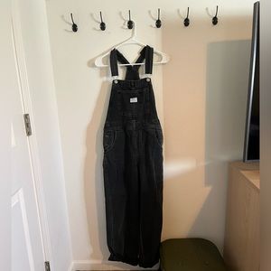 Levis overalls - women’s small - washed black - relaxed fit